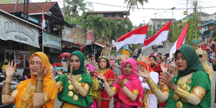 Serunya Pawai Kemerdekaan di Lok Tuan Kota Bontang