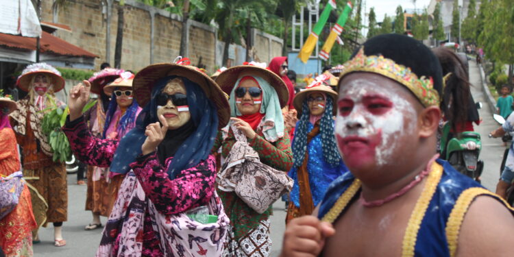 Serunya Pawai Kemerdekaan di Lok Tuan Kota Bontang