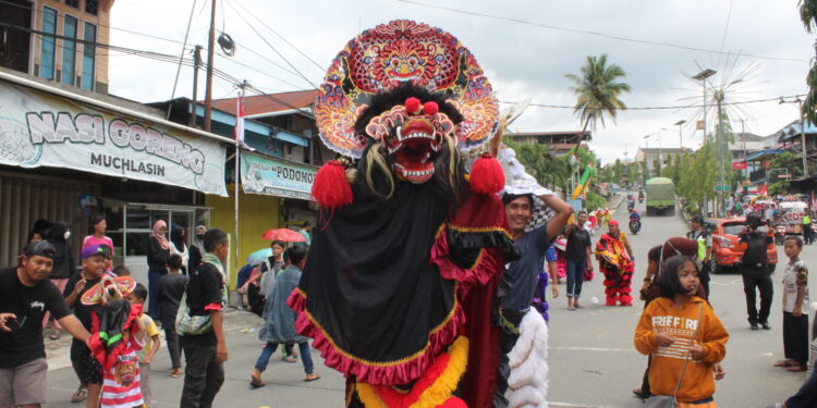 Serunya Pawai Kemerdekaan di Lok Tuan Kota Bontang