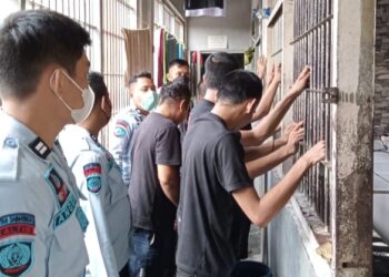 Razia Dadakan di Blok Tahanan Rutan Samarinda Diwarnai Perlawanan, 5 HP Disita