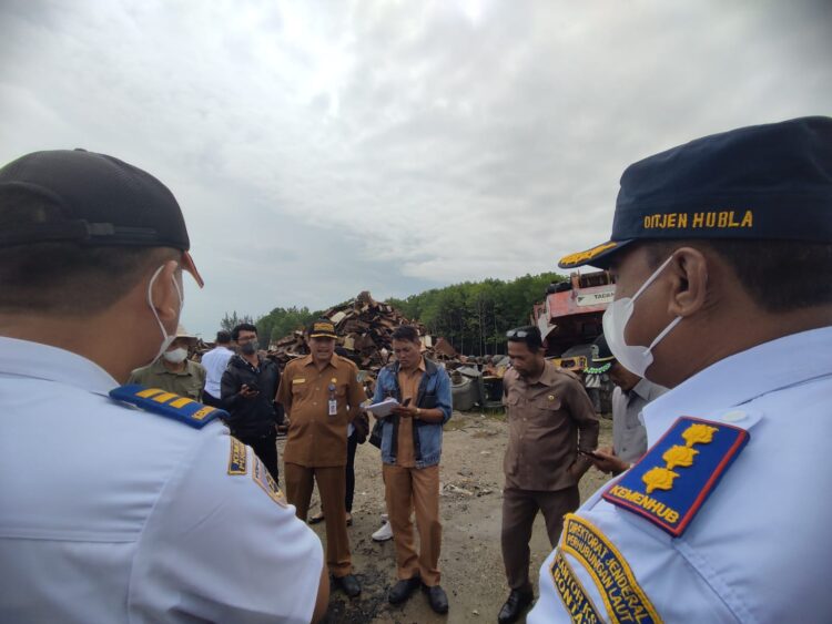 Tinjau Tumpukan Besi Tua di Tj Laut Indah