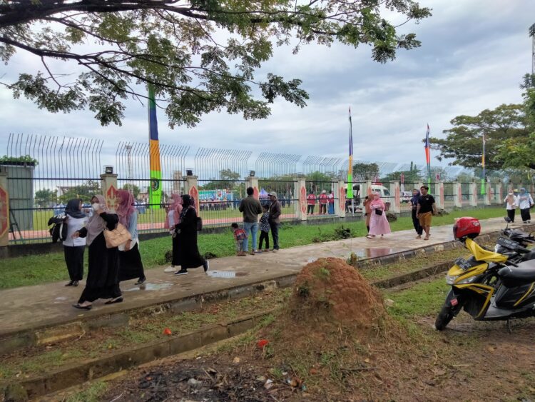 Warga Antusias Jelang Puncak Perayaan HUT Bontang ke 23 di Lapangan Lang-lang