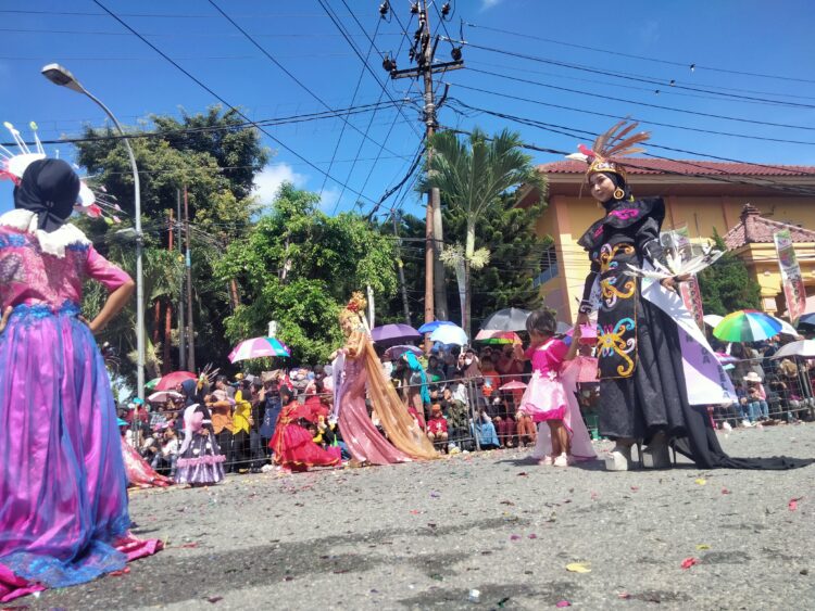 Sedang Berlangsung Bontang City Carnival, Panggung Kehormatan Dipadati Warga
