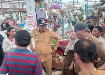 Tinjau Pasar Loktuan, Basri Minta UPT Pasar Perbaiki Sejumlah Fasilitas