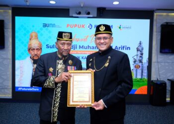 Kunjungi Pupuk Kaltim, Sultan Kutai Kartanegara Anugerahi Rahmad Pribadi Gelar Raden Mas Pranata