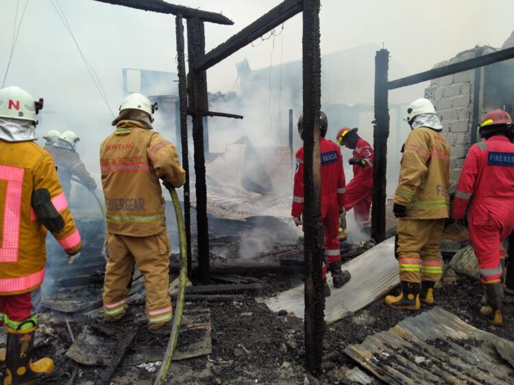 13 KK Terdampak Kebakaran di Loktuan, 7 Rumah Hangus 6 Lainnya Ikut Rusak