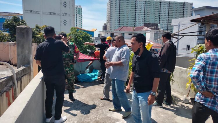 Jelang Salat Jumat, Tukang Cat di Kelandasan Ilir Kesetrum, Dilarikan ke RSUD Beriman