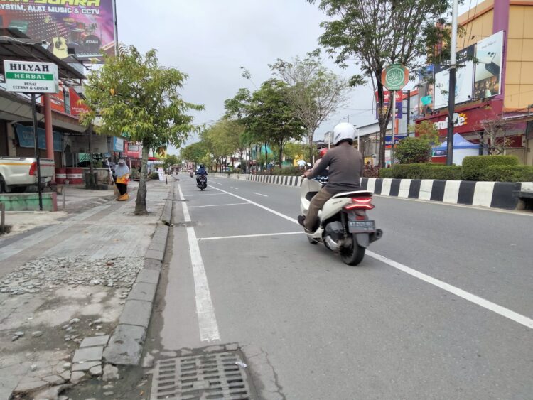 Jangan Coba-coba Parkir di Trotoar Jalan A Yani, Dishub Siapkan Petak Parkir
