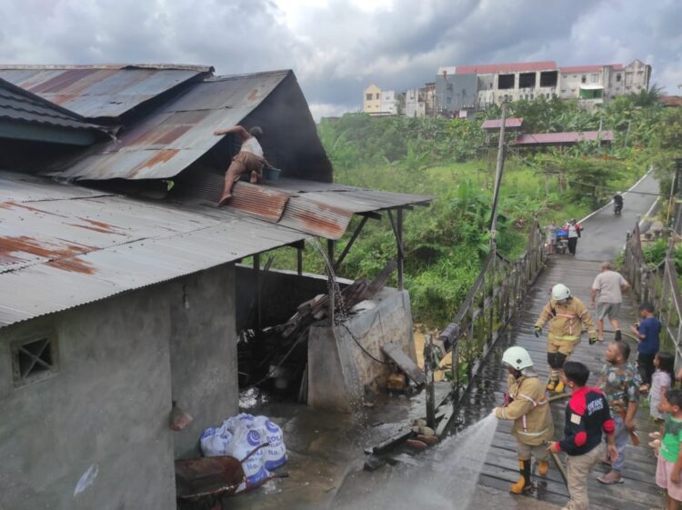 Diduga Akibat Cerobong Asap Bocor, Pabrik Tahu di Jalan Tomat Terbakar