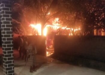 Kebakaran di Jalan Atletik 8, Damkar Masih Berjibaku Memadamkan