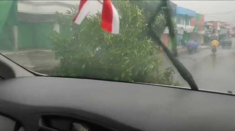 Hujan Deras Sapa Bontang, Waspada Pohon Tumbang, Cek Situasi Lewat CCTV