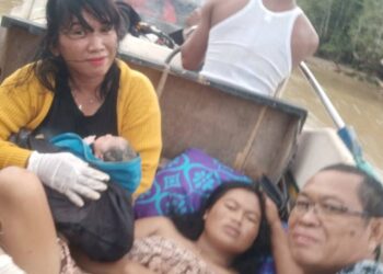 Dramatis! Seorang Ibu Muda Melahirkan di Atas Speedboat saat Menuju RSUD