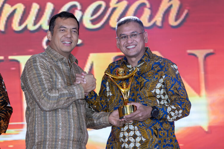 Utamakan Inovasi, Direktur Utama Pupuk Kaltim Raih Penghargaan CEO Terbaik