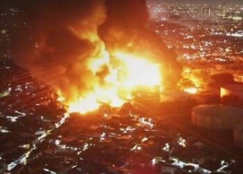 Kebakaran Besar di Depo Pertamina Plumpung, 13 Orang Dilaporkan Tewas