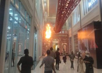 Trans Studio Makassar Terbakar, Pengunjung Dievakuasi Lewat Atap