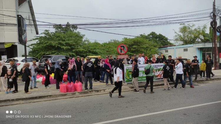 Ramadan Penuh Berkah, KKP Bone Kota Bontang Berbagi 800 Takjil