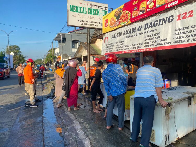 Diduga Korsleting Listrik, Lemari Pendingin Agen Sosis di Tanjung Laut Terbakar