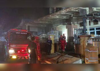 Diduga Akibat Korsleting Listrik, Sofa Ruang Tamu Warga Parikesit Hangus Terbakar