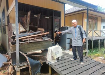 Banjir Melanda Kecamatan Sebulu, Puluhan Aset Kantor Rusak Parah