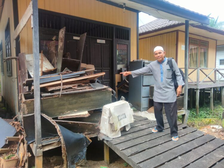 Banjir Melanda Kecamatan Sebulu, Puluhan Aset Kantor Rusak Parah