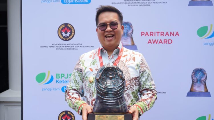 Bukti Komitmen Lindungi Pekerja Rentan, Pemkab Kukar Terima Paritrana Award 2023