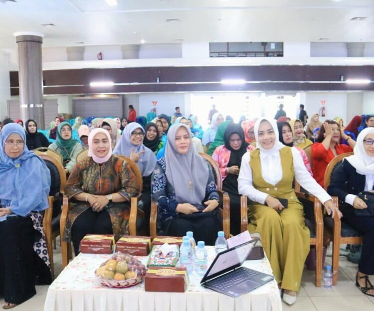 Hadiri Seminar Perempuan, Asti Mazar: Pendidikan Politik Sangat Penting