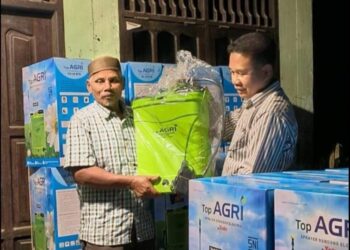 Beri Bantuan Alat Pertanian di Rantau Pulung, Joni Harap Bermanfaat Jangka Panjang