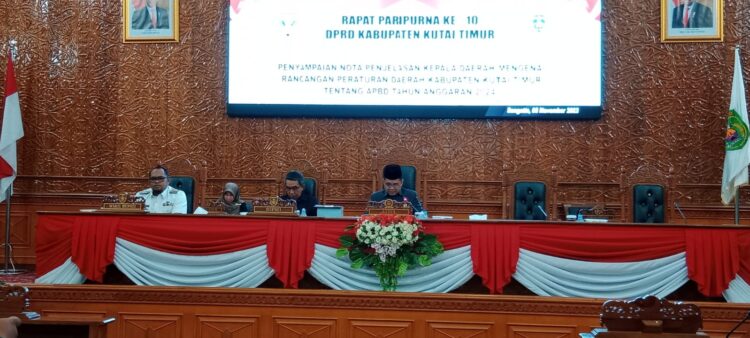 Pimpin Rapat Paripurna Raperda APBD 2024, Joni Minta Fraksi-fraksi Telaah Penjelasan Pemkab