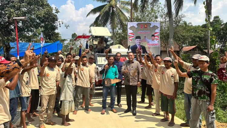 Traktor Bantuan DPRD Kaltim Diserahkan, Ini Pesan Seno Aji kepada Warga Tenggarong Seberang