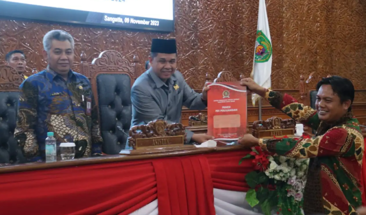 Fraksi PDI-P Sampaikan Pandangan Umum Terkait Nota Penjelasan Kepala Daerah tentang Raperda APBD 2024