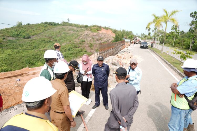 Dewan Pertanyakan Perkembangan Proyek Atasi Longsor di Jalan Soekarno Hatta