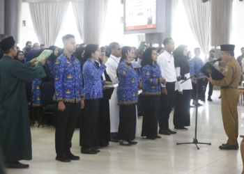 Bupati Kutim Ambil Sumpah 586 ASN dan Serahkan 84 Petikan SK PPPK