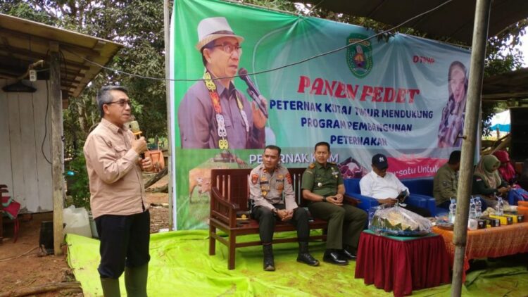 Kunjungi Desa Manunggal Jaya, Bupati Ardiansyah Ajak Tingkatkan Produksi Peternakan Sapi
