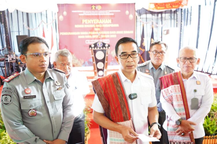 KaKanwil Kemenkumham Kaltim Serahkan Remisi Natal untuk 632 Warga Binaan