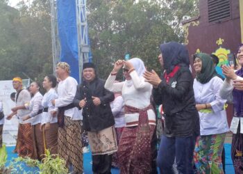 Hadiri Belimbur, Agus Haris Apresiasi Pelestarian Tradisi Adat Kutai
