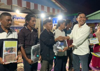 Gelar Reses, Bakhtiar Wakkang Serap Aspirasi Warga Kampung Makassar Berbas Pantai