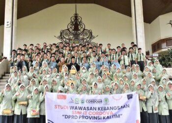 Pemahaman Kedaulatan, Pelajar SMP IT Cordova Lakukan Kunjungan Ke DPRD Kaltim