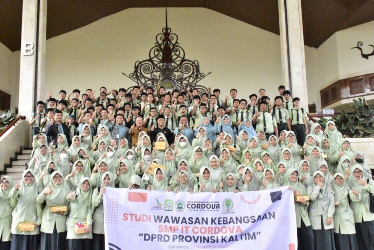 Pemahaman Kedaulatan, Pelajar SMP IT Cordova Lakukan Kunjungan Ke DPRD Kaltim