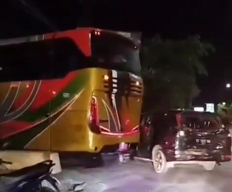 Heboh Xenia Ringsek Kejar Bus, Berujung Amankan Diri ke Polres Samarinda