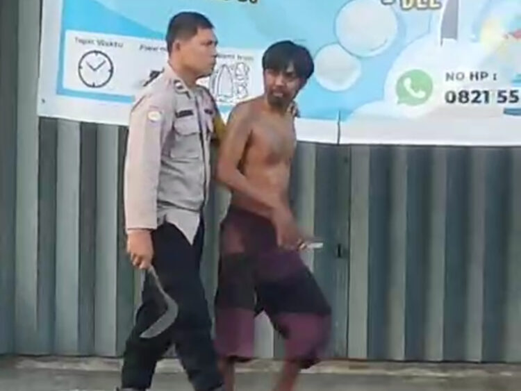 Dikira Mabuk, Pria yang Ngamuk Bawa Celurit di Loktuan Ternyata ODGJ Marah HP Hilang