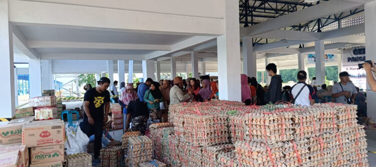 Belum Dibuka, Gerai Pangan Murah di TPI Tanjung Limau Diserbu Warga, Telur Primadona