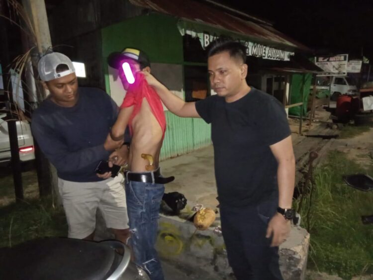 Badik Terselip di Pinggang, Pria di Tanjung Laut Indah Tak Berkutik Diringkus Polisi  
