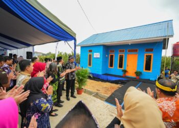 Bantu Relokasi & Bedah Rumah Warga Sekitar Perusahaan, PKT Proaktif Salurkan Rp630 Juta