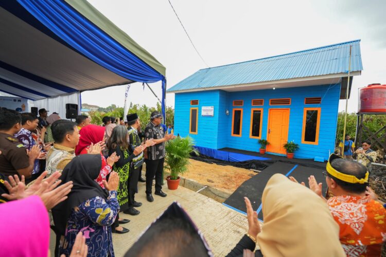 Bantu Relokasi & Bedah Rumah Warga Sekitar Perusahaan, PKT Proaktif Salurkan Rp630 Juta