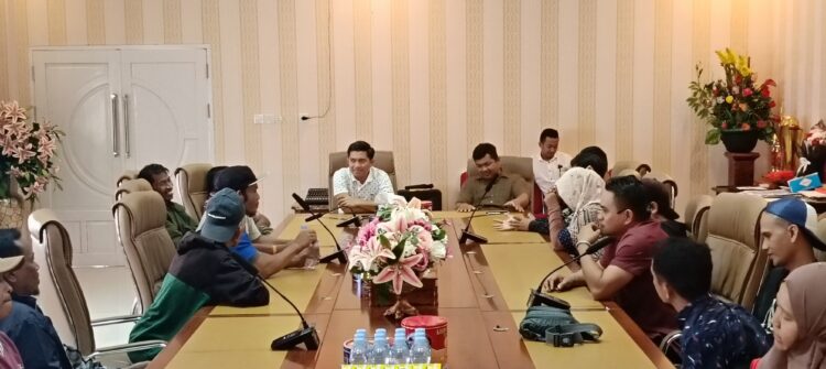 Mengadu ke Ketua Dewan, Pedagang Ingin Kembali ke Pasar Lama Citramas Loktuan