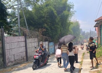 Cuaca Terik, Kepulan Asap Muncul dari Balik ‘Tembok Berlin’ Loktuan