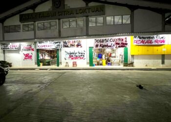 Kecewa Keluhan Tak Kunjung Digubris, Pedagang Pasar Loktuan Pasang Spanduk “Pra Aksi”