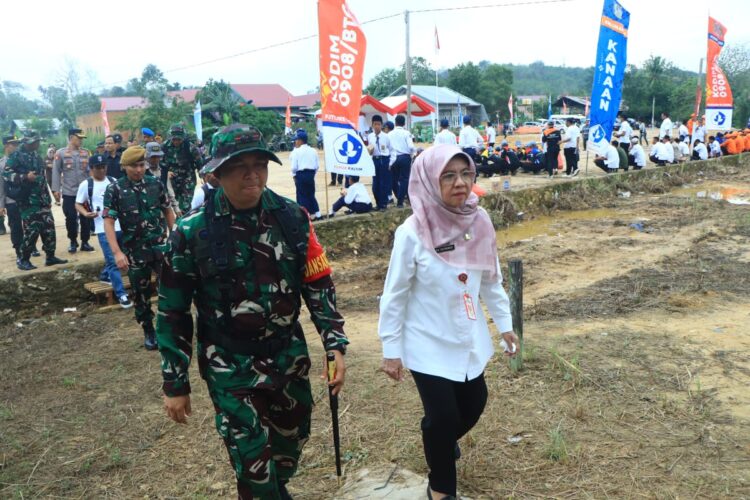 Bangun Badan Jalan 650 Meter, TMMD di Kampung Timur Bontang Ditarget 1 Bulan Selesai