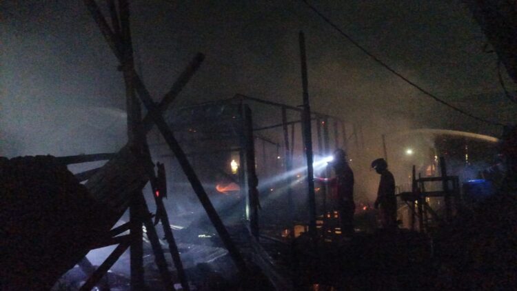 Api Berhasil Dipadamkan, 1 Rumah Hangus Terbakar Dua Lainnya Ikut Terdampak