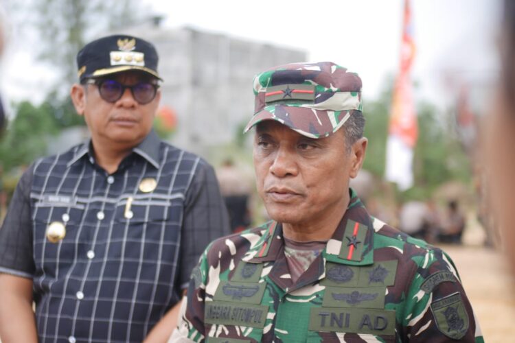 TNI Bangun Badan Jalan di Kampung Timur, Basri Apresiasi Kinerja Satgas TMMD